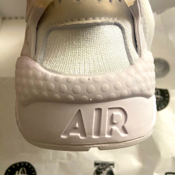 NIB 👟✨Nike Air Huarache Sneaker Run Triple White Pure Platinum Size 6.5 Retro - Picture 7 of 9